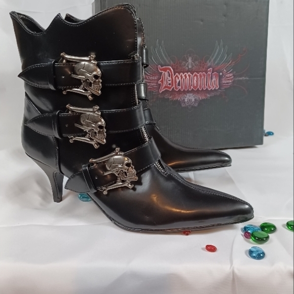 Nwt Demonia Black Women's Skull Buckle Ankle Boots - Picture 8 of 9